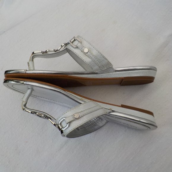 New Marc Fisher slide Sandals with Chain accent Silver White SZ 6 - Picture 7 of 15